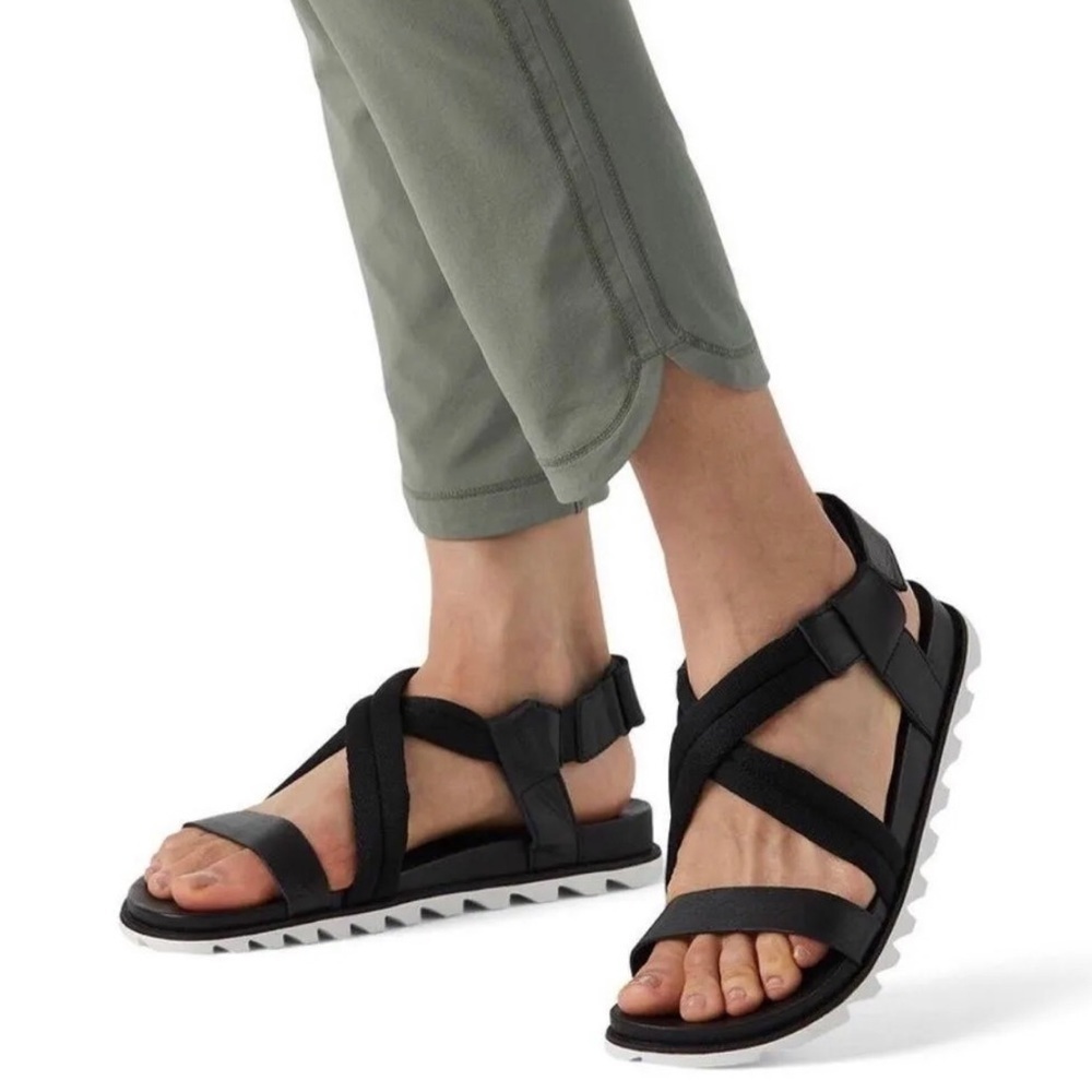 Sorel Women's Black Leather Roaming Decon Strappy Sandals - 7.5